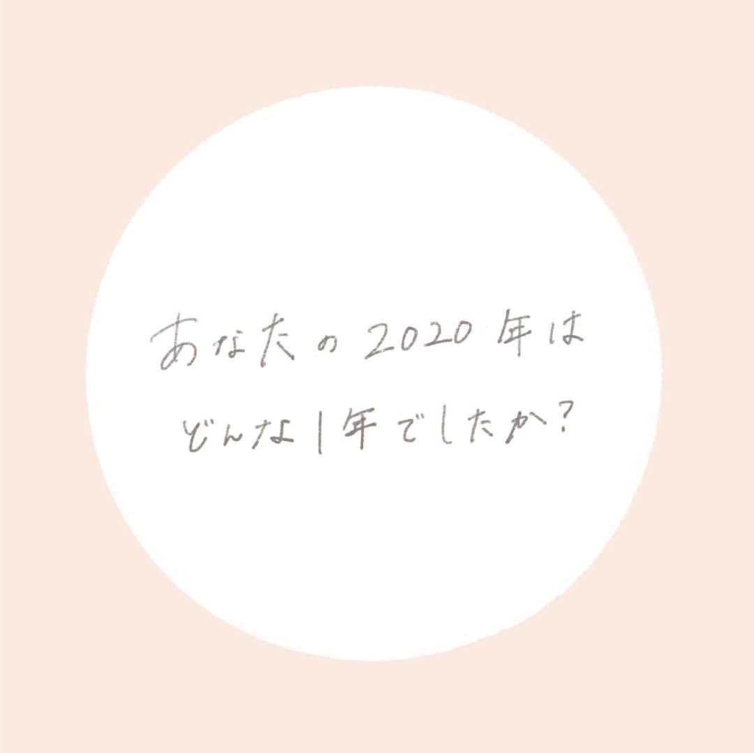 Babyful Storeさんのインスタグラム写真 - (Babyful StoreInstagram)「あなたの2020年はどんな1年でしたか？👶🏻✨  2020年だけの大事な思い出を ベビフルといっしょにふりかえってみませんか？？ #ベビフル  いつもベビフルを ありがとうございます☃️🎄  いよいよ今年もあと1ヶ月を切りましたね！🐭✨ 変化の多かった2020年は、 みなさんにとってどんな1年でしたか？❄️  ベビフルは、みなさんと今年をふりかえる #ベビフルと2020 キャンペーンを はじめます！🎊  2020年の大切なわが子の写真やムービーに、 #ベビフルと2020 をつけて ぜひ投稿してください☺️💓  集まったお写真やムービーの中から、 ベビフルが一本の 【スペシャルムービー】を作成します💪✨  2020年はきっと、 たくさんのママさんパパさんが お子さんといっしょにいる時間が 多かったはず。  ずっといっしょにいられたから、 今までだったら見れなかった わが子の成長を見れたり。 いっしょにいる時間が長すぎて、 ささいな変化に気がつけなかったり。  いつもだったら笑って許せることも どうしても怒ってしまったり。  本当はいっしょにいてあげたかったけど、 いっしょにいられなかったママさんパパさんも きっといましたよね。  わが子の誕生の瞬間を 描いていたかたちで迎えることができなかった。 それでもこの新しい生活の中で、 その小さな命を一生懸命守ってきた ママさんパパさんもいたと思います。  がんばれた日も がんばれなかった日も たくさんたくさんがんばってきた ママさんパパさん。  2020年、本当にお疲れさまでした！  この年の締めくくりに、 ここまでがんばってきた自分をいっぱい褒めながら、 ベビフルといっしょに 2020年をふりかえってみませんか？  ふりかえってみることで気付く わが子と過ごした大切な時間のこと。  ベビフルは、ママさんパパさんが わが子と過ごしたこの1年間を 「すごく大変だったけど、幸せだったな」 と思えるためのお手伝いを 少しでも出来たら、と思っています☺️  今回もたくさんのご応募 お待ちしています💓 . . ●募集期間 🔔12/24(木) 23:59まで🎅🏻  ●参加方法 #ベビフルと2020 をつけて投稿してください🎵 お写真でもムービーでもOKです🙆🏻‍♀️ . 新しくご投稿いただいても、 過去のご投稿に、編集で付け足していただいてもかまいません📷️❇️ きっとふりかえってみると、 ご家族にとって、忘れられない思い出ばかりだと思いますので☺️  子育てのささいな瞬間こそが、大切な思い出です✨ ぜひ2020年の思い出に #ベビフルと2020 をつけていただけると幸いです！  今後とも#ベビフル を どうぞよろしくお願いいたします🙇🏻‍♀️✨  #ベビフル #ベビフルと2020 #2020年 #振り返り#子育 #親バカ部 #育児 #子育て#成長記録 #赤ちゃん #乳児 #こども #年末 #赤ちゃんのいる生活 #赤ちゃんのいる暮らし #子育てぐらむ #子育てグラム #baby #kids #愛おしい日々の記録」12月3日 18時40分 - babyful_official