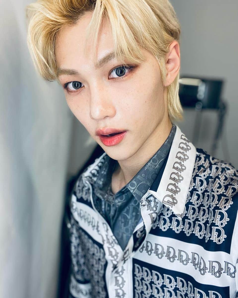 Stray Kidsさんのインスタグラム写真 - (Stray KidsInstagram)「Dior X Dazed X Straykids 😊🙏🏻💙🤍  It was fun and such a memorable moment working with Dior and Dazed! ^^  진심으로 즐거웠던 순간입니다! 기억에 많이 남습니다~~ 영광이고요 감사합니다!   #광고 #DiorB27 #Dior @Dior @MrKimjones #dazedkorea @dazedkorea  #straykids #stay #felix #sunshine #hyunjin」12月3日 18時42分 - realstraykids