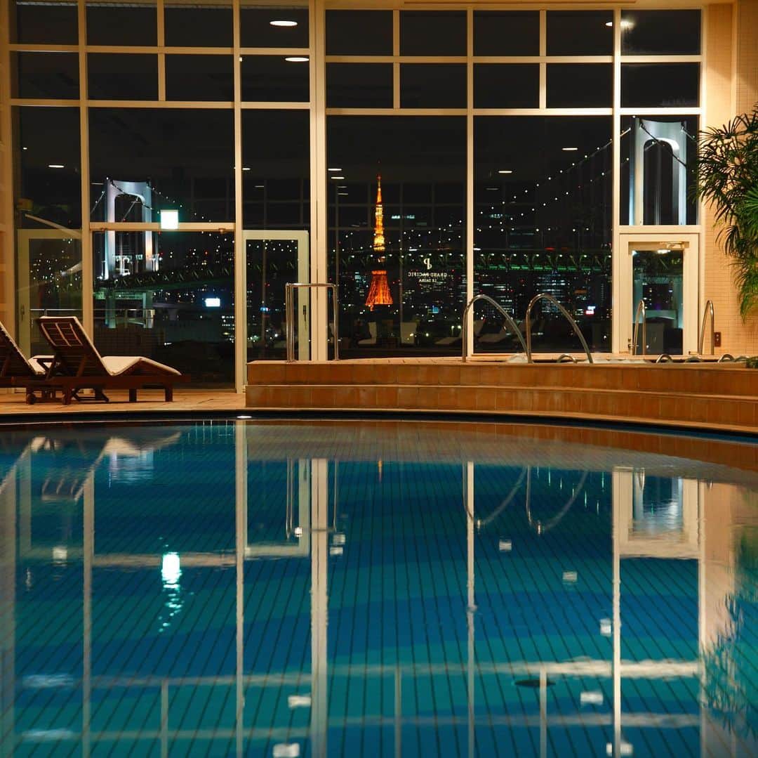 Hilton Tokyo Odaiba ヒルトン東京お台場さんのインスタグラム写真 - (Hilton Tokyo Odaiba ヒルトン東京お台場Instagram)「#ヒルトン東京お台場  プールをお楽しみいただいた後は、温かいジェットバスやサウナでごゆっくり、身体をあたためて☺️ 心も身体も癒しのひとときを…✨  #スパ #プール #サウナ #東京タワー #レインボーブリッジ #夜景 #ヒルトン #東京 #台場 #女子会 #デート #ホテルスパ  #hiltonodaiba #hilton #tokyo #odaiba  #discoveringtokyo」12月3日 18時50分 - hilton_tokyo_odaiba