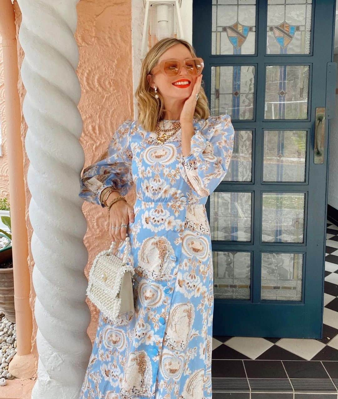 のインスタグラム：「Positively chuffed 🤍 #aliceMcCALL」