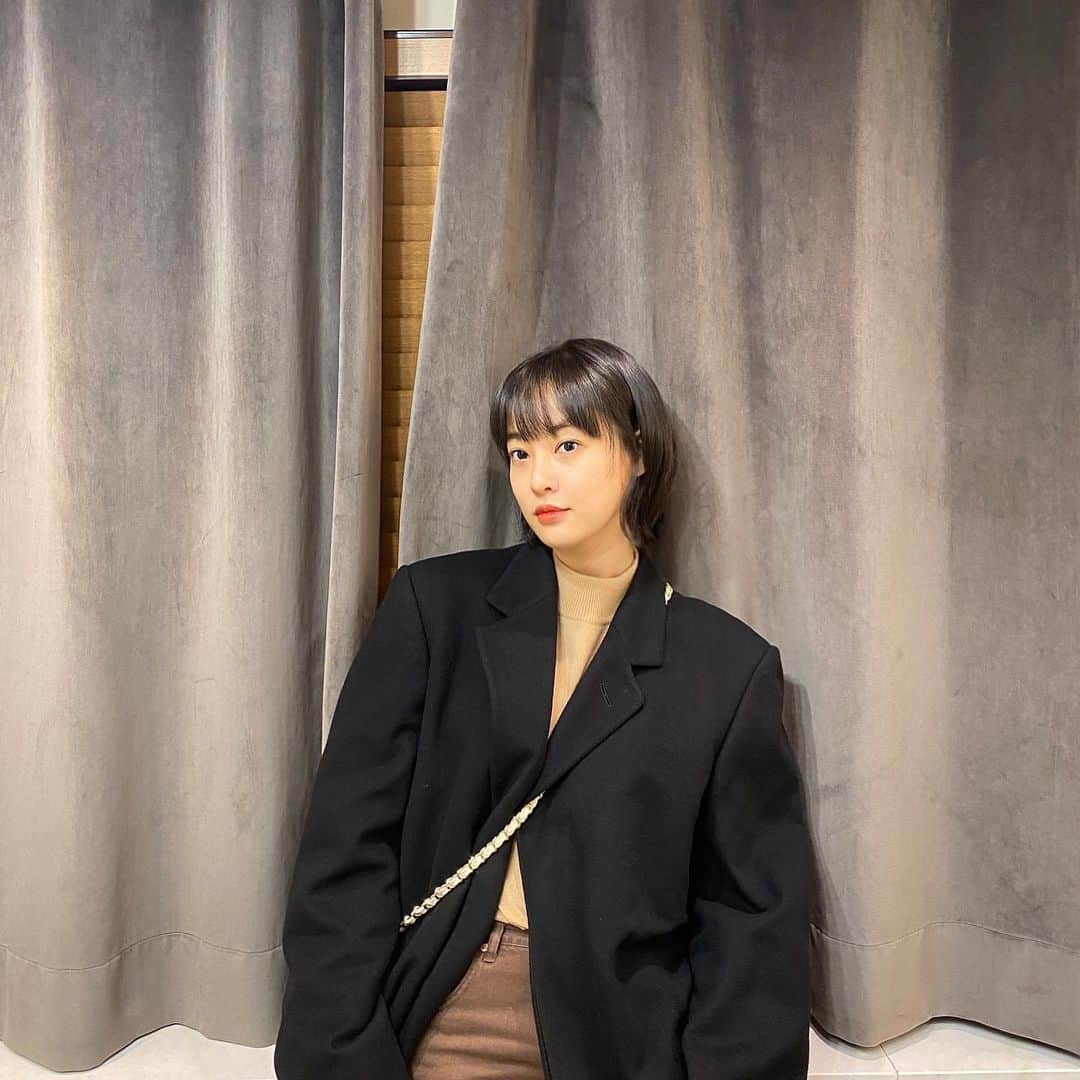 ジュヨン さんのインスタグラム写真 - (ジュヨン Instagram)「변신 🤍💛  우핫 🤪😁」12月3日 18時59分 - jupppal