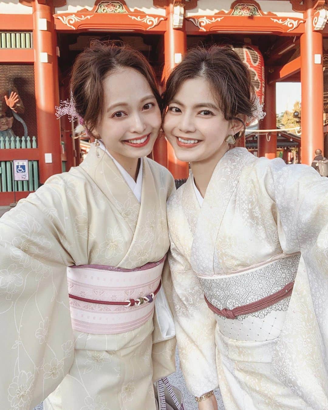 畑有里紗さんのインスタグラム写真 - (畑有里紗Instagram)「先日まいまいと浅草へ⛩  浅草グルメを堪能しながら マシンガントーク😚(笑) 朝から夕方まで楽しんだよ〜🤍   着物は @asakusa_niji でレンタルしました✌️ なんとなくお互いの色味が似てて 双子コーデ風に🥳  #浅草着物レンタル虹#浅草レンタル着物#浅草レンタル浴衣#浅草着物レンタル#浅草浴衣レンタル#浅草ネイルサロン虹浴衣レンタル#秋冬#着物#着物コーデ#雷門#asakusa#pr#kimono#yukata#2020#浅草観光」12月3日 19時01分 - arii_m36