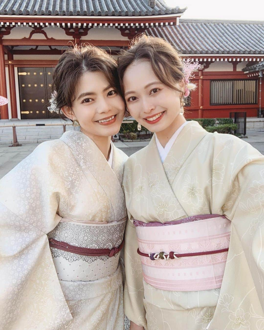 畑有里紗さんのインスタグラム写真 - (畑有里紗Instagram)「先日まいまいと浅草へ⛩  浅草グルメを堪能しながら マシンガントーク😚(笑) 朝から夕方まで楽しんだよ〜🤍   着物は @asakusa_niji でレンタルしました✌️ なんとなくお互いの色味が似てて 双子コーデ風に🥳  #浅草着物レンタル虹#浅草レンタル着物#浅草レンタル浴衣#浅草着物レンタル#浅草浴衣レンタル#浅草ネイルサロン虹浴衣レンタル#秋冬#着物#着物コーデ#雷門#asakusa#pr#kimono#yukata#2020#浅草観光」12月3日 19時01分 - arii_m36