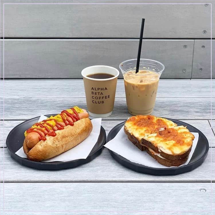 ピコフードさんのインスタグラム写真 - (ピコフードInstagram)「テラス席もあるシンプルおしゃれカフェ☕️ 開放的で落ち着いた雰囲気なので、1人でもふらっと入れそう🚶‍♀️  ﻿ 🍽️🍽️🍽️🍽️🍽️🍽️🍽️🍽️﻿ お店のタグ﻿ #alphabetacoffeeclub  他の地域を探す﻿ #piko_自由が丘 🍽️🍽️🍽️🍽️🍽🍽️🍽️ ﻿ @miilay77  @yocowan.hi.hi  @akk__femc  @miho_0608  @mogumogu____gohan  @tg_mari729   さん﻿ ありがとうございました！！﻿ 🐥 🐥 🐥 🐥 🐥 🐥 🐥 🐥 🐥 🐥 🐥 🐥﻿ ﻿ ※最新の情報は調べてご確認をお願いします🙇🏻‍♀️﻿ ﻿ 関東圏内のオシャレなグルメの投稿を厳選し、﻿ 紹介してます👣👀﻿ オシャレなグルメを見つけよう！➡️ @piko_food_﻿ #piko_food もつけて投稿してくれると﻿ いいねとたまにコメントしに行きます❤️﻿ ﻿ 🐥 🐥 🐥 🐥 🐥 🐥 🐥 🐥 🐥 🐥 🐥 🐥﻿ ﻿ ﻿ .﻿ ﻿ .﻿  . ﻿#自由が丘カフェ #自由が丘グルメ #東京カフェ巡り #東京グルメ #自由が丘ランチ　#おしゃれランチ #ランチ　#ランチタイム　#東京ランチ　#アボカド #アボカドトースト #ホットサンド #東京グルメ　#東京カフェ　#グルメ巡り　#グルメスタグラム #カフェ巡り　#カフェスタグラム　#女子会　#おしゃれ店　#おしゃれカフェ　#グルメ女子 #グルメ男子 #おしゃれランチ #カフェ部 #カフェ活　#ランチ巡り #おしゃれカフェ巡り　#cafestagram」12月3日 19時27分 - piko_food_