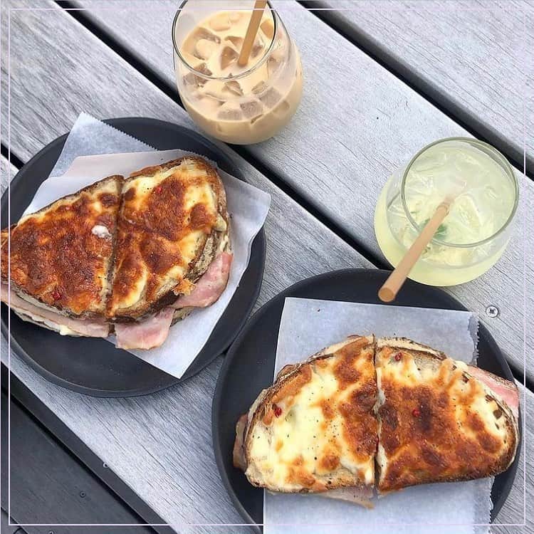 ピコフードさんのインスタグラム写真 - (ピコフードInstagram)「テラス席もあるシンプルおしゃれカフェ☕️ 開放的で落ち着いた雰囲気なので、1人でもふらっと入れそう🚶‍♀️  ﻿ 🍽️🍽️🍽️🍽️🍽️🍽️🍽️🍽️﻿ お店のタグ﻿ #alphabetacoffeeclub  他の地域を探す﻿ #piko_自由が丘 🍽️🍽️🍽️🍽️🍽🍽️🍽️ ﻿ @miilay77  @yocowan.hi.hi  @akk__femc  @miho_0608  @mogumogu____gohan  @tg_mari729   さん﻿ ありがとうございました！！﻿ 🐥 🐥 🐥 🐥 🐥 🐥 🐥 🐥 🐥 🐥 🐥 🐥﻿ ﻿ ※最新の情報は調べてご確認をお願いします🙇🏻‍♀️﻿ ﻿ 関東圏内のオシャレなグルメの投稿を厳選し、﻿ 紹介してます👣👀﻿ オシャレなグルメを見つけよう！➡️ @piko_food_﻿ #piko_food もつけて投稿してくれると﻿ いいねとたまにコメントしに行きます❤️﻿ ﻿ 🐥 🐥 🐥 🐥 🐥 🐥 🐥 🐥 🐥 🐥 🐥 🐥﻿ ﻿ ﻿ .﻿ ﻿ .﻿  . ﻿#自由が丘カフェ #自由が丘グルメ #東京カフェ巡り #東京グルメ #自由が丘ランチ　#おしゃれランチ #ランチ　#ランチタイム　#東京ランチ　#アボカド #アボカドトースト #ホットサンド #東京グルメ　#東京カフェ　#グルメ巡り　#グルメスタグラム #カフェ巡り　#カフェスタグラム　#女子会　#おしゃれ店　#おしゃれカフェ　#グルメ女子 #グルメ男子 #おしゃれランチ #カフェ部 #カフェ活　#ランチ巡り #おしゃれカフェ巡り　#cafestagram」12月3日 19時27分 - piko_food_