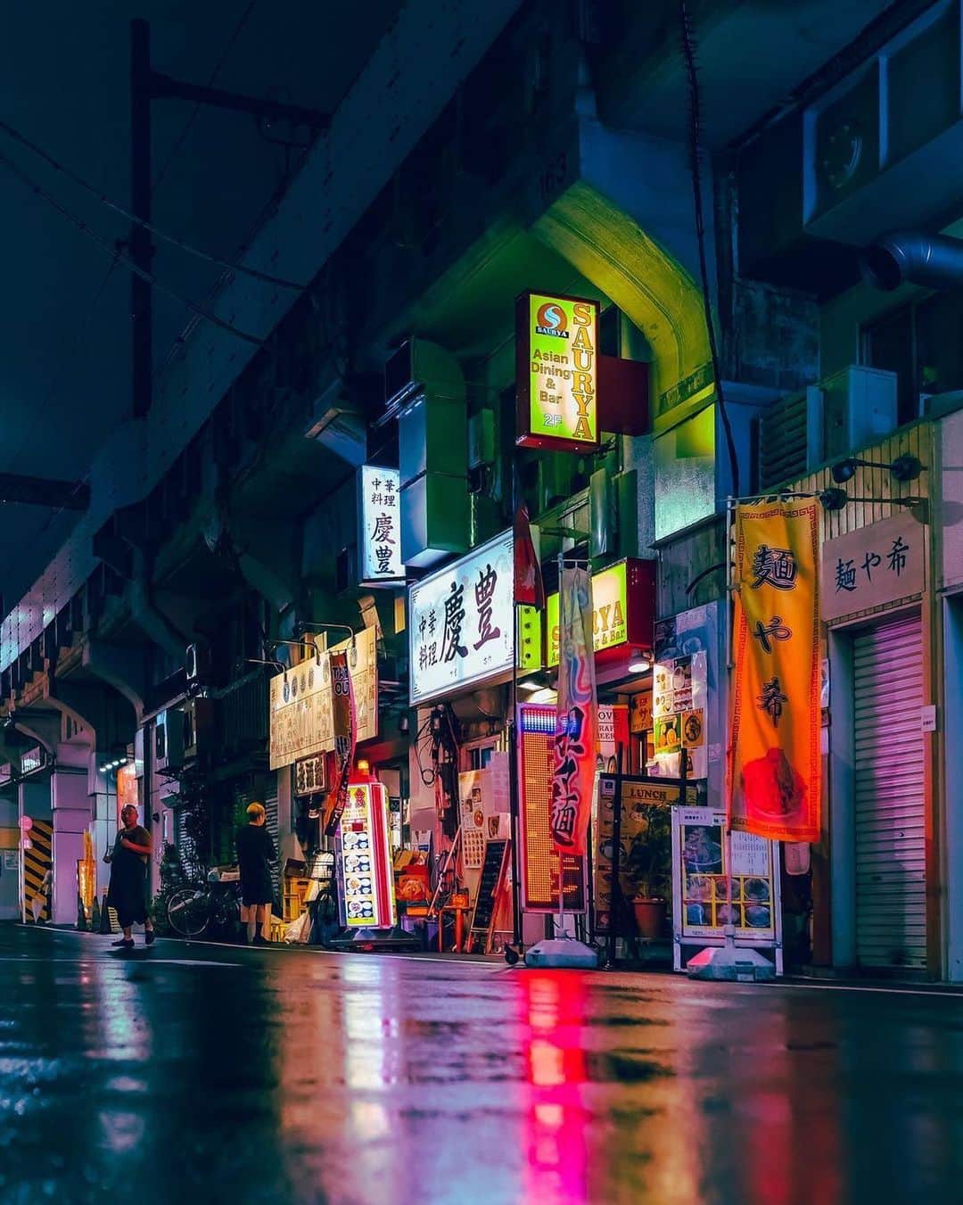 Promoting Tokyo Culture都庁文化振興部さんのインスタグラム写真 - (Promoting Tokyo Culture都庁文化振興部Instagram)「Lights reflecting on the street after the rain add to the mysterious charm of the city ☔️ - 雨上がりの夜はアスファルトに光が反射して、街に怪しげな魅力がプラスされます☔️  #tokyoartsandculture 📸: @zurkzenemix_a」12月3日 19時20分 - tokyoartsandculture