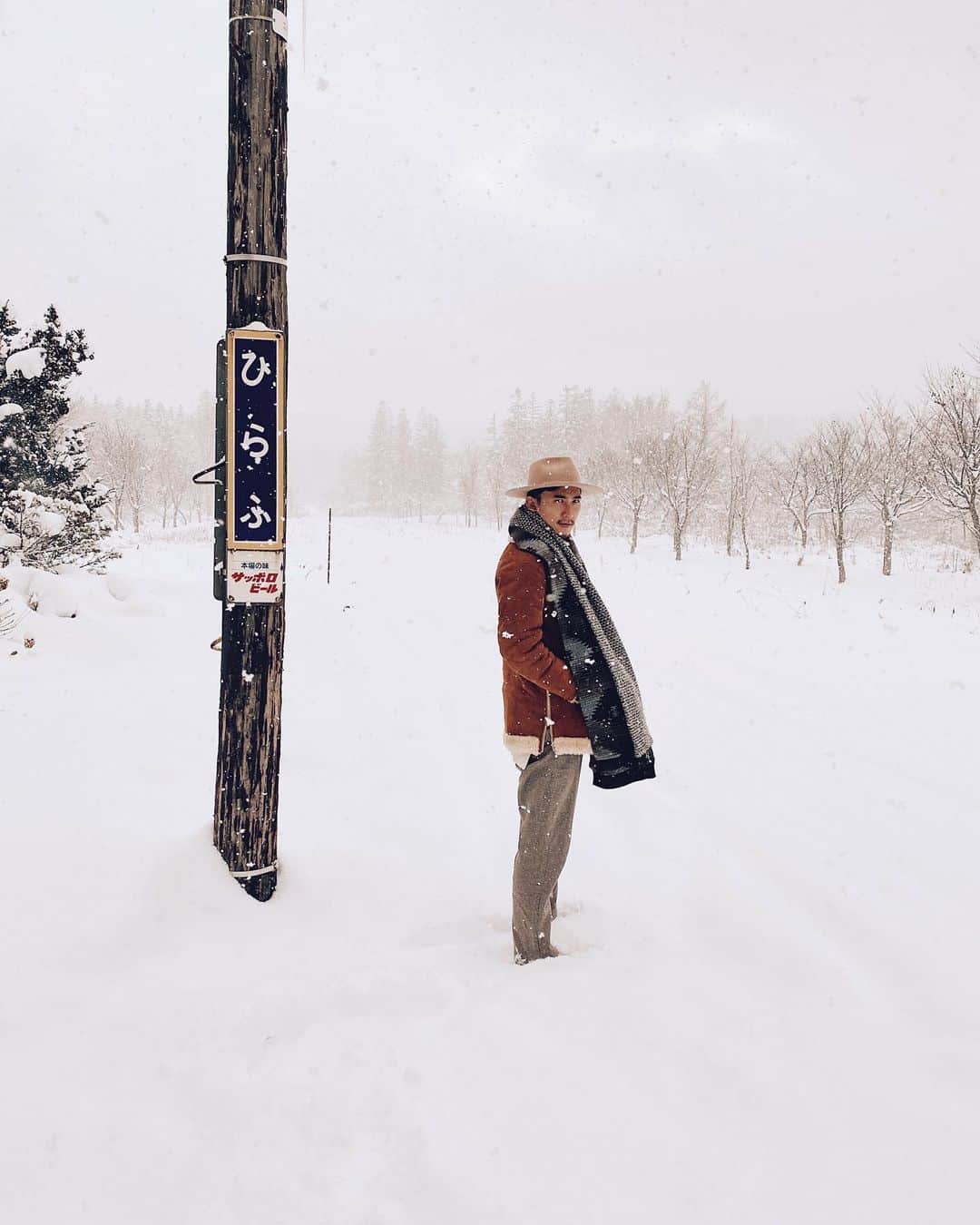 三浦大地さんのインスタグラム写真 - (三浦大地Instagram)「駅なんだけど、線路どこ。  #niseko #北海道 #ニセコ #足ビチョビチョ」12月3日 19時24分 - daichi_1127