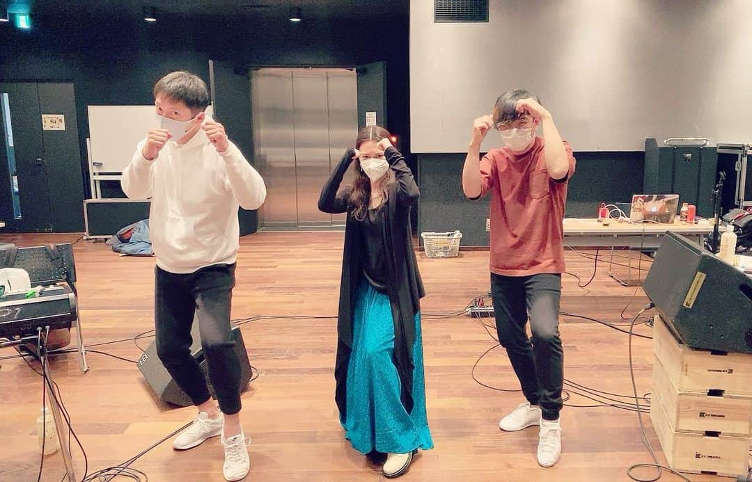小柳ゆきのインスタグラム：「FCイベントも明後日に迫りましたね！ リハーサル順調に終えました！！！ とっても良い感じですよーわーい🙌  お越しになる皆さん。会えるのを楽しみしてますね😊」
