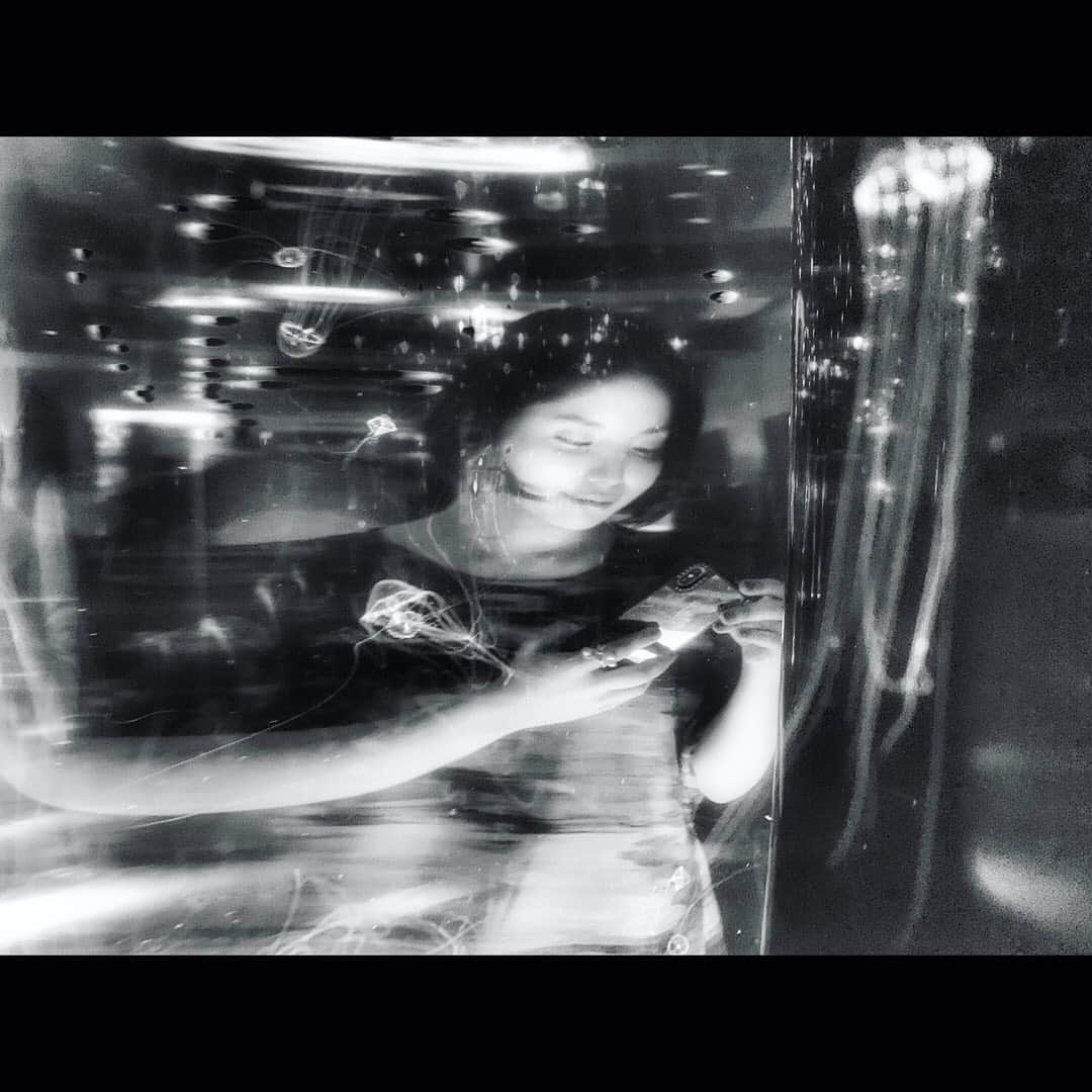 城南海さんのインスタグラム写真 - (城南海Instagram)「December 3,2020  #城南海 #月刊城南海  #kizukiminami #minamikizuki #singer  #music #japan #tokyo #fashion  #universe #space #planet #cosmos #宇宙  #jellyfish #ray #shark #underthesea #instagood #aquarium #bubble #water #reflection #junokamoto  #🛸 #🚀 #🪐 #🦈 #🐬  hairmake&photo 加藤リーヌ @cat_rinu」12月3日 19時35分 - kizukiminami