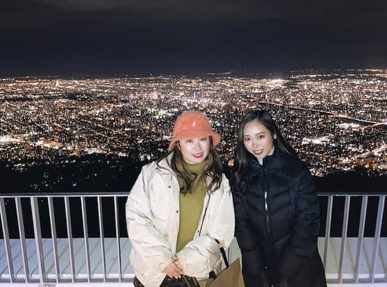 小西陽向のインスタグラム：「北海道藻岩山からの夜景🌃 神戸も夜景綺麗で、数えきれないくらい行ってるけどレベルが違った😂 感動しました🥺❤️ . . . #神戸　#セレッソ大阪応援ナビゲーター　 #関西　#インフルエンサー　#お洒落さんと繋がりたい　#美容　#エステ　#神戸女子 #女子大生 #セレッソ大阪　#セレサポ　#セレ女　#jリーグ　#model #関西モデル　#スポーツ女子　#空手　#器械体操　#空手女子　#jリーグ　#jリーグ女子　#北海道旅行　#北海道　#札幌　#北海道夜景　#藻岩山　#夜景　#日本三大夜景 #札幌夜景」