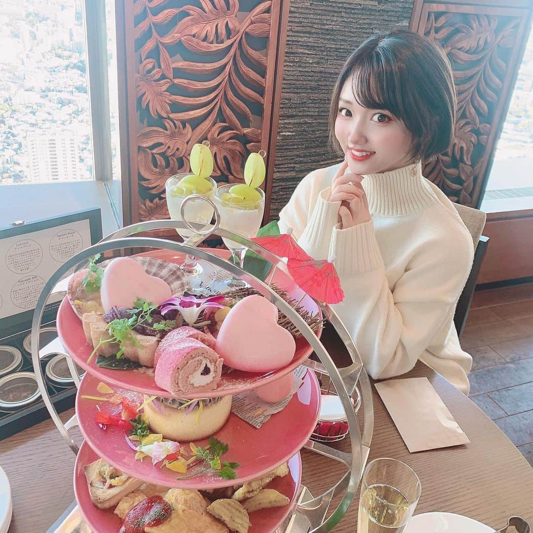 東美希さんのインスタグラム写真 - (東美希Instagram)「⏩11/6 が私の誕生日だったので ちょっと贅沢してきました😍✨ . . . #アフタヌーンティー  #gingersbeach  #池袋カフェ #カフェ巡り部 #サンシャイン60 #夜景 #インスタ映え #インスタ映えスポット #インスタ映えスイーツ #birthday」12月3日 19時49分 - amisar11