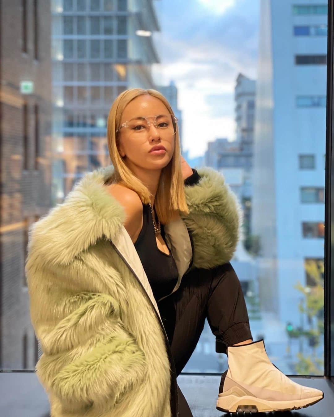 RISAのインスタグラム：「投稿サボりすぎてた🤭 サボってる間にイメチェンしましたっ🤍🤍  #dior#ambush#ambushnike#nikeambush #nike#greyant」
