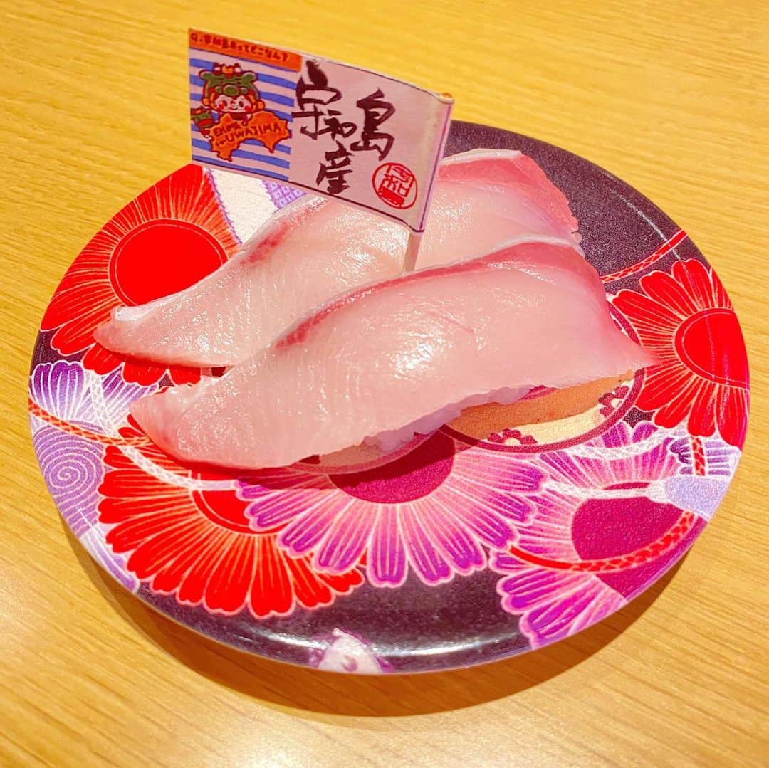 滝香織さんのインスタグラム写真 - (滝香織Instagram)「. #回転寿司 #すしえもん の#鯛めし風軍艦  これがとっても美味しいの💕 #愛媛 の郷土料理#鯛めし が、お寿司の小さな世界にぎゅっと詰まってて、これほんとに名作です✨  まきちゃんと岩下アナと取材に行ってきました！！ 3人でお皿を積み上げ、いっぱい食べて、大満足😆😆😆 やっぱり#愛媛の魚 は、最高です！！  #あいテレビ 12月5日（土）午後4時〜放送！！ 「魚食で応援　観てエール！ えひめｄｅグルメ旅」  コロナ禍で打撃を受けた愛媛の水産業や観光業を応援！！ 松山をはじめ、県内各地のおいしい魚グルメや周辺の観光スポットをご紹介します✨  #えひめ水産応援プロジェクト  #えひめ水産応援 #えひめの魚 #愛媛 #愛媛グルメ #愛媛観光 #愛媛旅行 #愛媛ランチ #松山ランチ #愛媛県 #鯛 #鰤 #スマ #太刀魚 #寿司 #魚を食べよう #sushi #ehime #japan」12月3日 20時03分 - kaorin_taki