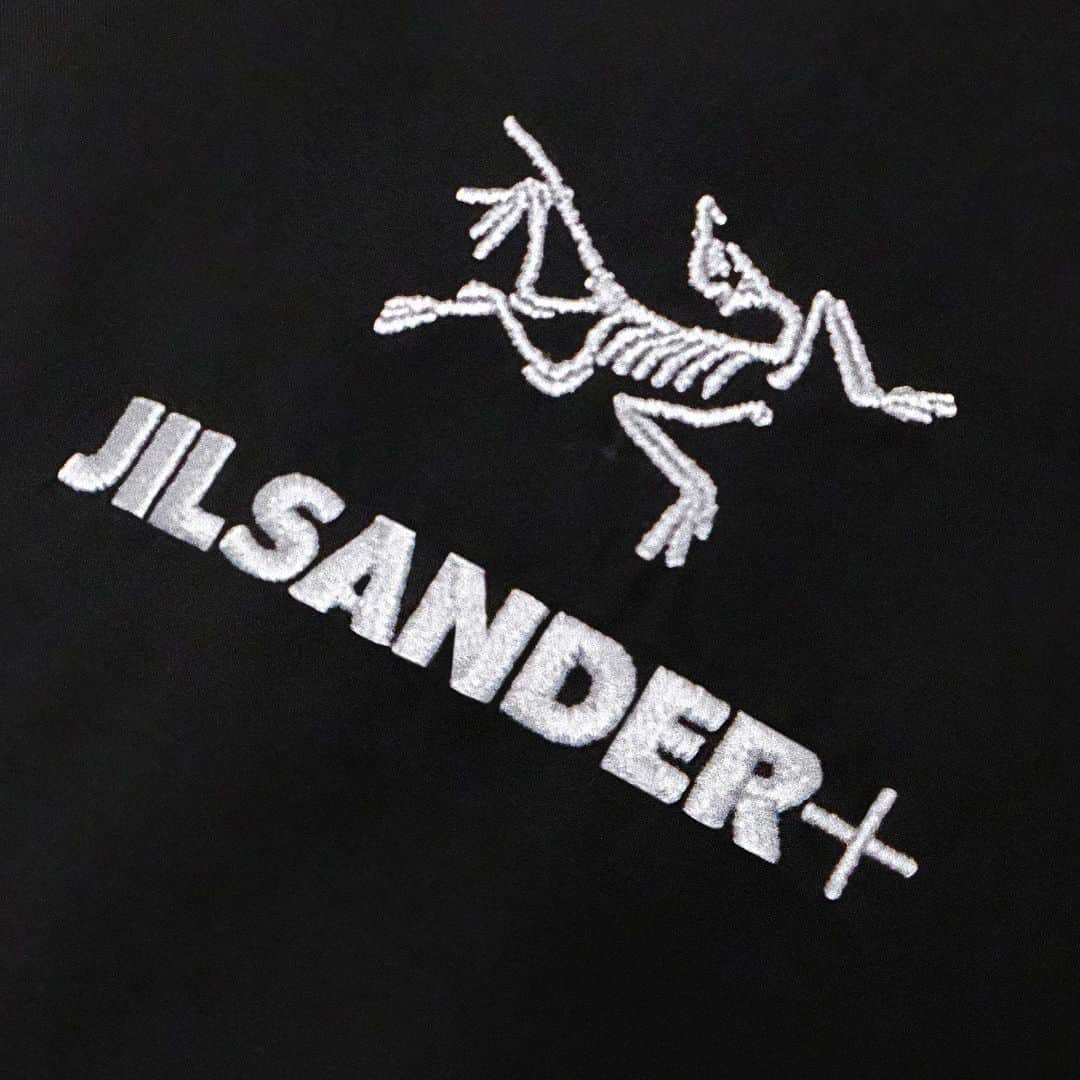Fashionsnap.comさんのインスタグラム写真 - (Fashionsnap.comInstagram)「【ニュース】「ジル サンダー＋（Jil Sander＋）」と「アークテリクス（ARC’TERYX）」による初のコラボレーションが決定！ スキーやスノーボード、マウンテンスポーツに焦点を当てたメンズ＆ウィメンズのコレクションが揃い、2021年10月に発売予定です。  #jilsander #jilsanderplus #arcteryx #ジルサンダー #ジルサンダープラス #アークテリクス #fashionsnapcom #コラボ」12月3日 19時56分 - fashionsnapcom
