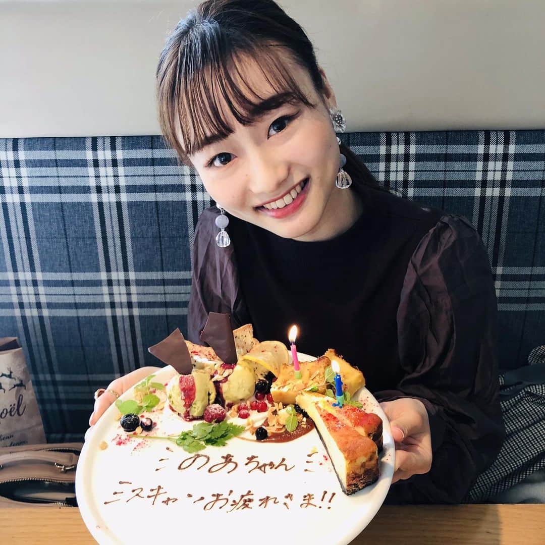 のインスタグラム：「少しお久しぶりです♡  今日は...3ヶ月間お世話になったマネージャーさんとランチへ行ってきました♪サプライズでケーキまで用意して下さいました...😢💓  1学年しか変わらないのに、とても気遣いがあって、優しくて、可愛くて、尊敬してます😌✨  マネージャーさんと仲良くなれて良かったです(⁎˃ᴗ˂⁎)  12月に入って寒くなったのでお身体お気をつけ下さい❄️  #グランフロントクリスマス  #梅田ランチ #クリスマスツリー #イルミネーション #梅田グルメ #グランフロント大阪 #グランフロント #グランフロントランチ」