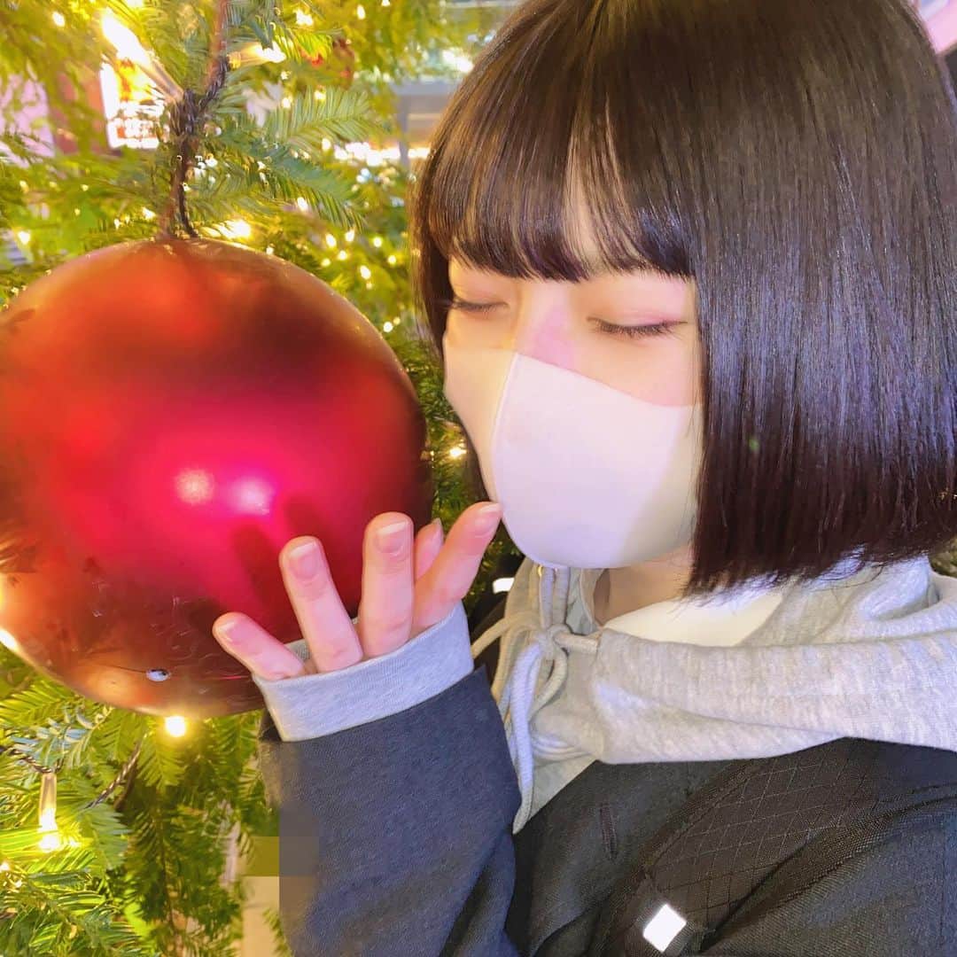 吉田芽梨奈さんのインスタグラム写真 - (吉田芽梨奈Instagram)「おっきいクリスマスツリーあった！！！」12月3日 20時05分 - teratera_merina