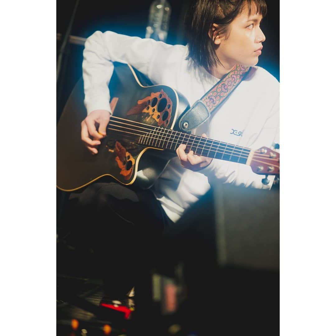 Anlyさんのインスタグラム写真 - (AnlyInstagram)「📸: @kenichi9639  #anly #guitar #ovation #stage #loop #looper #xgirl」12月3日 20時10分 - anly_singer