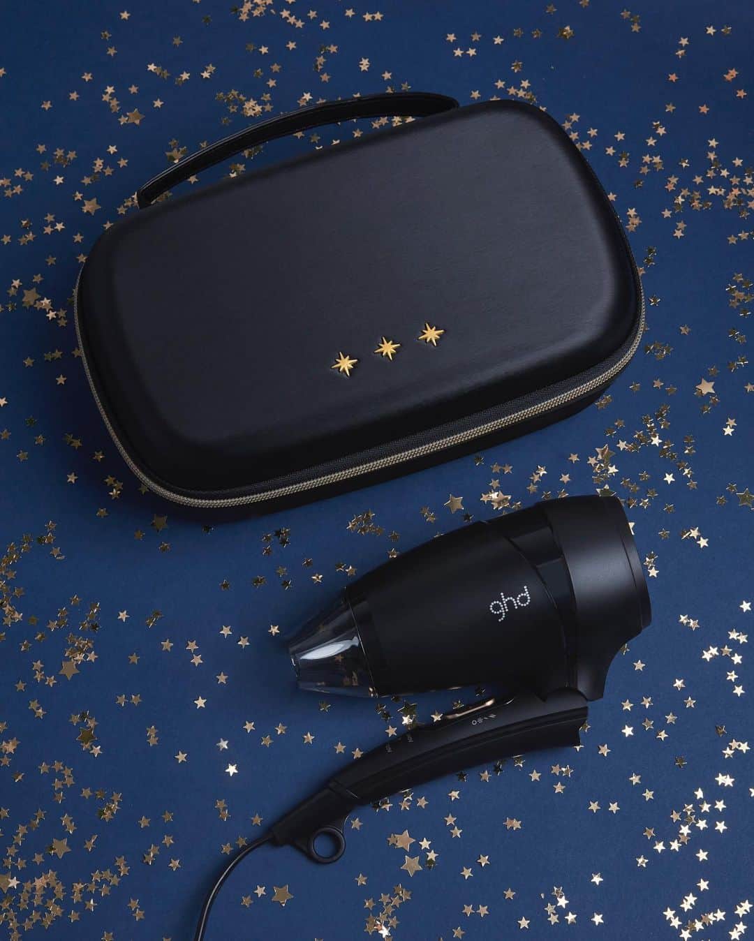 ghd hairさんのインスタグラム写真 - (ghd hairInstagram)「Busy week? Same. 💁‍♀️ We’ve created your Christmas gift guide, so you don’t have to 🎄✨  Swipe to find the perfect gift featuring the #ghdwishuponastar collection and gift sets 👉😍🎁   #ghd #ghdhair #ghdwishuponastar #givelikeaqueen #giftguide #gifts #christmaspresents #hairgoals #hairgifts #christmas」12月3日 20時10分 - ghdhair