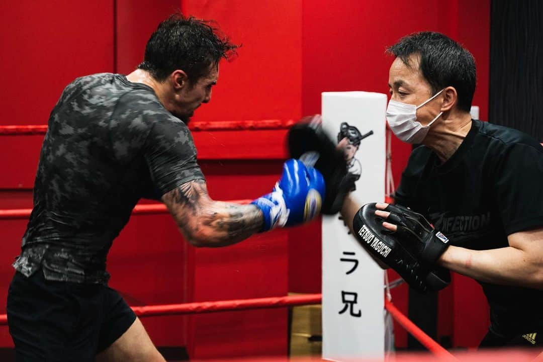 木村ミノルさんのインスタグラム写真 - (木村ミノルInstagram)「Train Hard Fight Easy 👍🔥  photographed by @ryo.sugimoto_   #training #workout #fitness #boxing #gym #photographer #camera」12月3日 20時12分 - philip_kimura