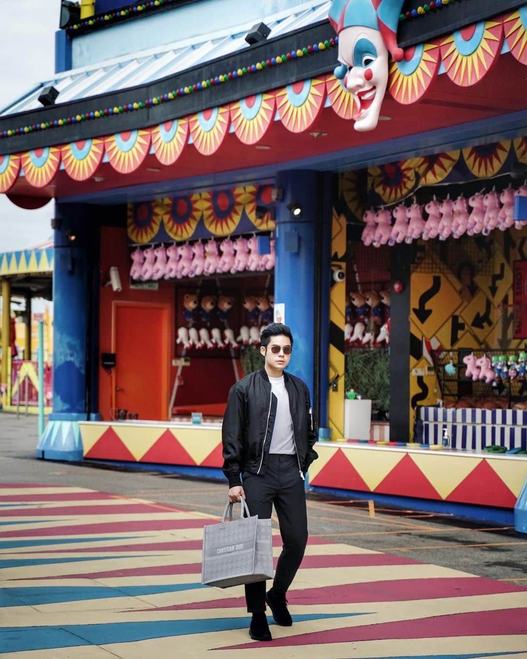 Christoffer Chengのインスタグラム：「🤡 @dior」