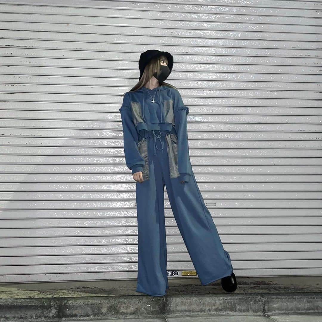 のインスタグラム：「セットアップかわいい🥰💙  #しゅがこーで  tops▶︎#rasvoa (@rasvoa_official ) boots▶︎#rasvoa (@rasvoa_official ) hat▶︎#wego (@wego_official )」