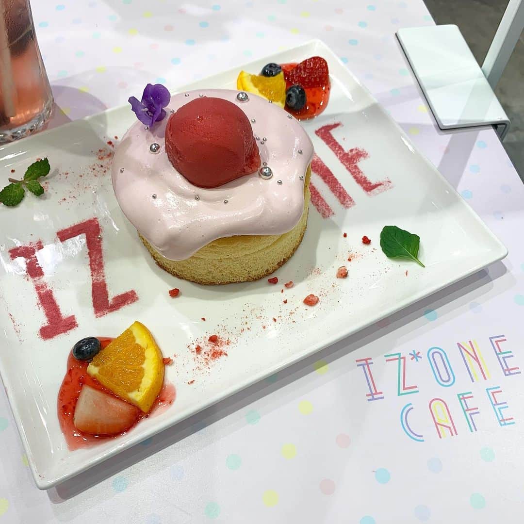 ゆわのインスタグラム：「レコーディングの合間にね🌸  #izone #izonecafe #아이즈원 #아이즈원카페」