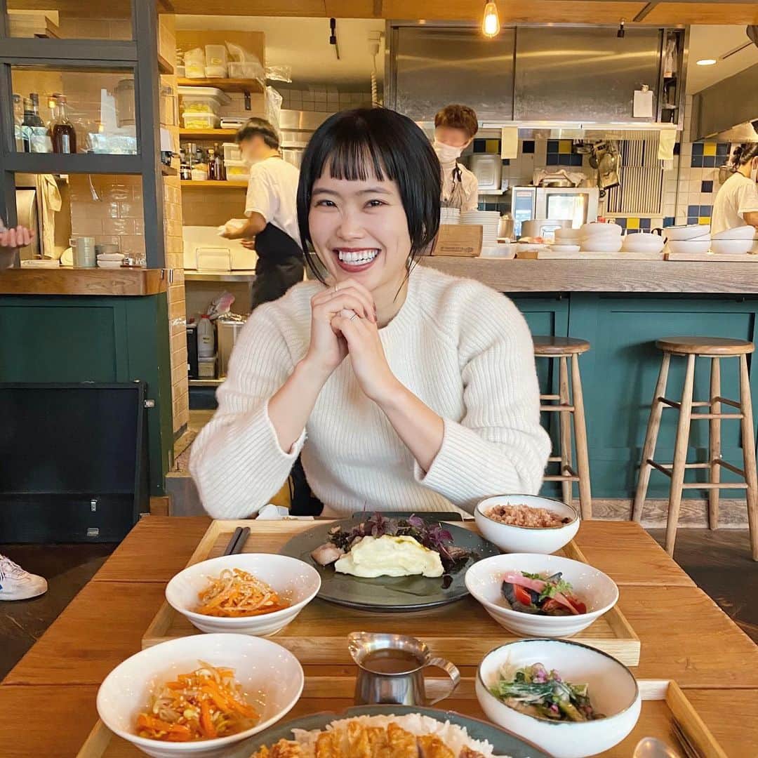 のインスタグラム：「白金台にある @like_restaurant_  でランチ。緑がたくさんあって 落ち着いているここの雰囲気が昔からだいすき🌿 カツカレーがめちゃおいしかった〜🍛 夜の雰囲気も最高なので 夜カフェにも行きたいな♡ ・ #likerestaurant#shiroganedaicafe  #cafe#tokyocafe#cafestagram  #tokyolunch#lunchtime#café  #東京カフェ#東京カフェ巡り#ランチ #白金台カフェ#カフェ#カフェ巡り #東京グルメ#白金台#カフェ部」