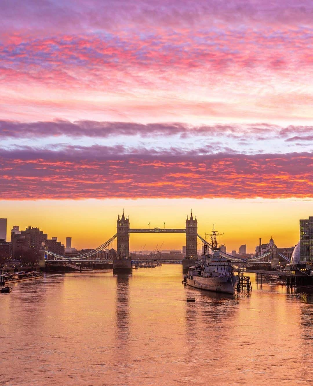 @LONDON | TAG #THISISLONDONさんのインスタグラム写真 - (@LONDON | TAG #THISISLONDONInstagram)「Yesterday’s sunrise by @sebastianjphotography ... 😱🔥🌇 What. A. Sky. What. A. City. ❤️❤️ ___________________________________________  #thisislondon #lovelondon #london #londra #londonlife #londres #uk #visitlondon #british #🇬🇧  ___________________________________________  #thisislondon #lovelondon #london #londra #londonlife #londres #uk #visitlondon #british #🇬🇧 #towerbridge #thames」12月3日 20時44分 - london