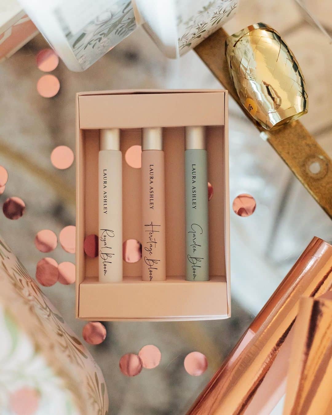 ローラアシュレイのインスタグラム：「Still in search of the perfect Christmas stocking filler? ⁣ ⁣ The Laura Ashley Scented Rollerball Collection includes a delightful trio of fragrances, each unique scent capturing the fragrance notes of a garden in bloom. ⁣ ⁣ This luxurious trio that can be used on the go or at home for a quick fragrance update. ⁣ ⁣ Discover the collection at @BootsUK.⁣ ⁣ 📷 by @MonicaBeatrice⁣ #BringingChristmasHome」