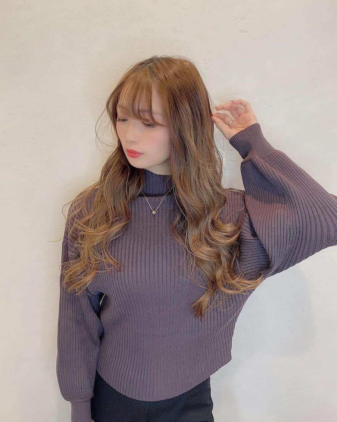 塩崎莉乃さんのインスタグラム写真 - (塩崎莉乃Instagram)「. 本日の　#撮影データ 📸💭 . . アプリで盛ってくれた🥺❤︎笑 . . 面白い人でずーーっと喋ってたから 時間経つの早すぎた。びっくり。 . ありがとうございました😭。 . . 今日やる事多すぎて切羽詰まってる〜〜 なんも用事進まん🙃 . ヤマト運輸のおじさんめちゃくちゃ良い人で 営業時間過ぎてるのに今から来てくれるらしい🥲 . 申し訳ない🥲🥲お菓子渡そ。笑 . . . . . . . . . . . . . . . . . . . . . . . #大阪駅 #ロングヘアアレンジ #ゆるふわ巻き  #スタジオ撮影 #一眼レフ #梅田 #撮影スタジオ  #ロングヘア #ヘアスタイル #抜け感ヘア #抜け感  #カラー #ヘアサロン #関西サロモ #サロンモデル #ロングヘア #巻き髪ロング #シースルーバング  #撮影モデル募集 #iphoneカメラ #撮影依頼募集中 #撮影 #サロンモデル #自然光撮影 #うざバング」12月3日 20時53分 - riinon
