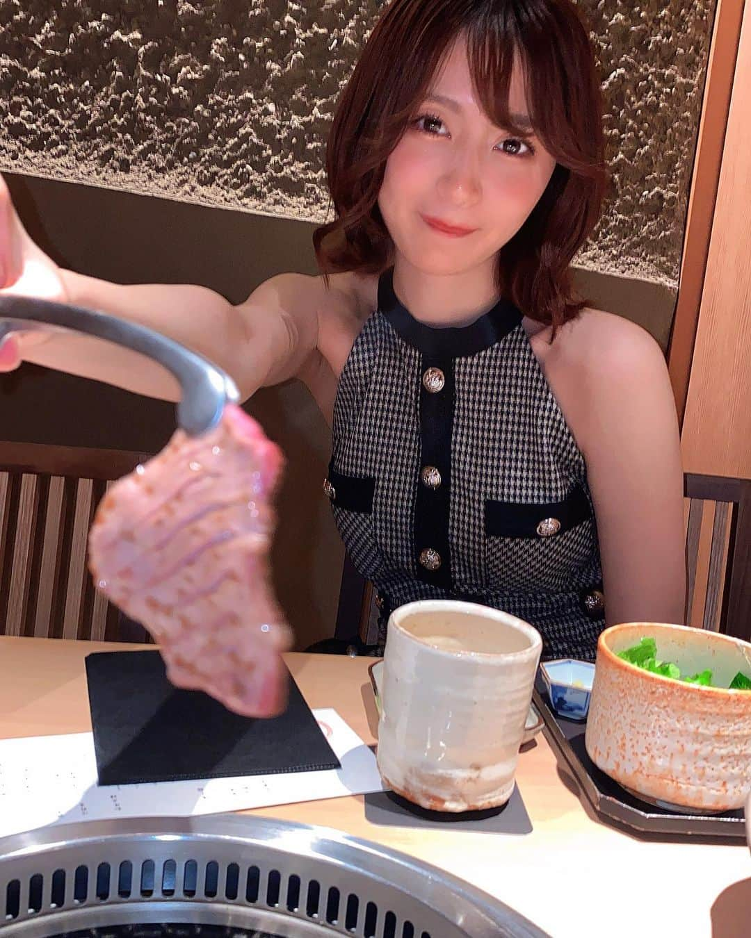 こよちゃんさんのインスタグラム写真 - (こよちゃんInstagram)「こよと焼肉デートってこんな感じ🌼 ・ ・ ・ 日本焼肉　はせ川　表参道店に 友だちの誕生日祝いに行ってきました🐮 ちょっぴり贅沢な女子会やデートに ぴったりなお店💓 お肉以外にも美味しいお料理たくさんでした🥞 ・ ・ ・ #焼肉 #焼肉ランチ #焼肉好きな人と繋がりたい #焼肉女子 #食べログ #食べスタグラム #食べるの大好き #食べる女 #表参道ランチ #表参道グルメ #大人女子  #大学生 #大学生コーデ #大学生の日常 #記念日ディナー  #誕生日 #女子会 #女子会コーデ #女子会ディナー  #撮影依頼募集中 #サロン撮影 #サロモ #모델 #좋아요테러 #팔로미 #데일리룩 #전신샷 #japanesemodel #japanesegirl #japangirl」12月3日 21時03分 - koyomatsu5