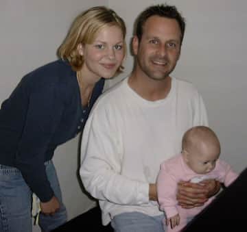 デイブ・クーリエのインスタグラム：「#tbt No @candacecbure and I did not have a baby together. But here we are at my house in the 90’s and I’m holding @natashabure #cutitout」