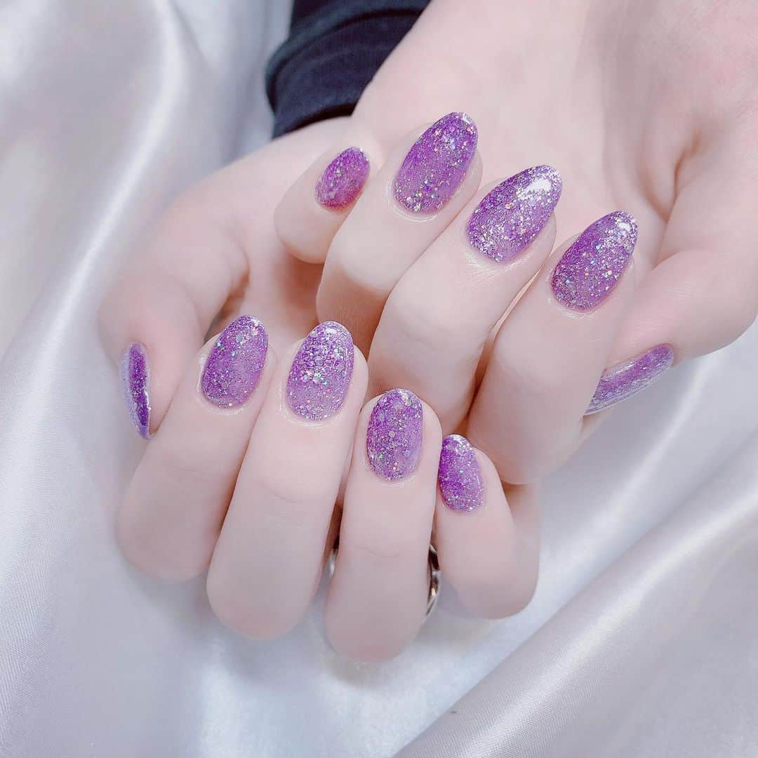ジャスミンゆまのインスタグラム：「♡♡♡ · · · #newnails #purple #purplenails #ラメ #ラメネイル #紫ネイル #紫ラメ」