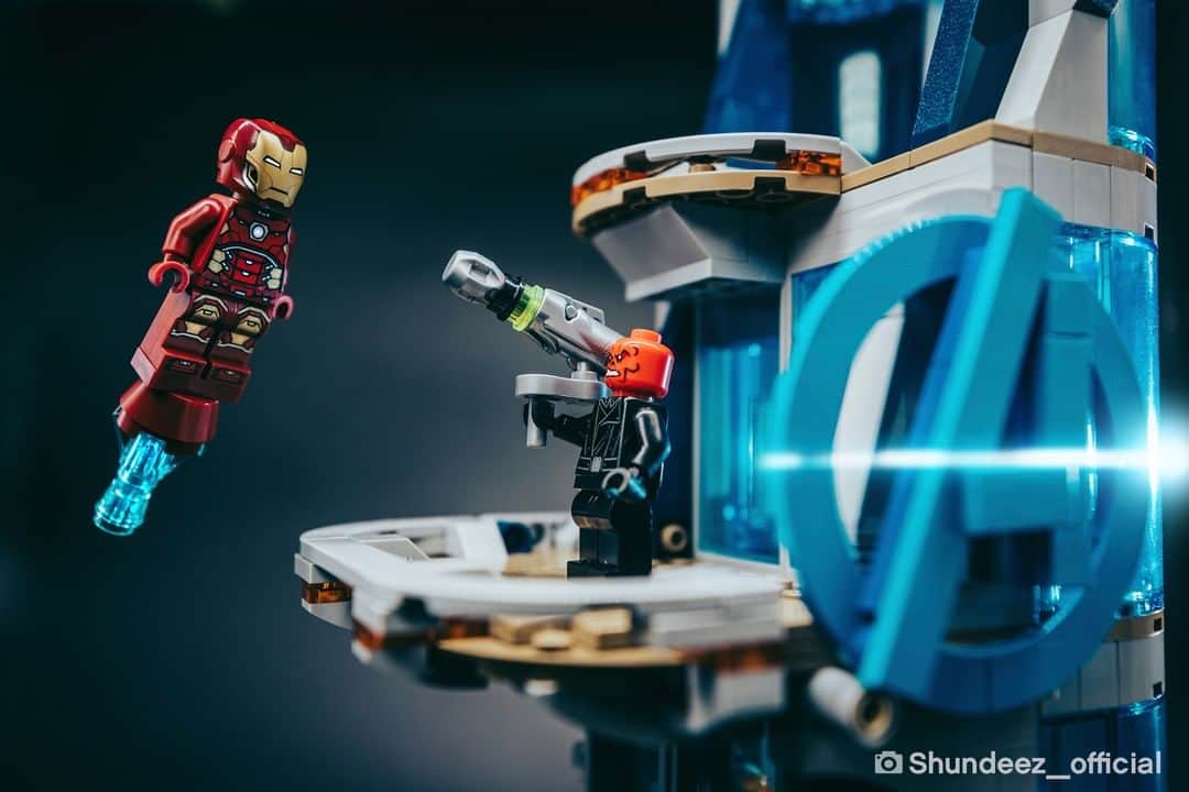 LEGOさんのインスタグラム写真 - (LEGOInstagram)「Heroes, villains and a spectacular headquarters. The battle for Avengers Tower is on. #LEGOMarvel 📸 @shundeez_official  and @minifiguresadventures  from @brickcentral @marvel」12月3日 21時00分 - lego