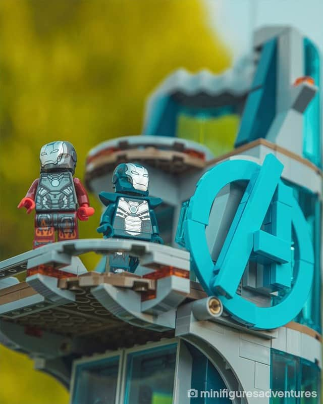 LEGOさんのインスタグラム写真 - (LEGOInstagram)「Heroes, villains and a spectacular headquarters. The battle for Avengers Tower is on. #LEGOMarvel 📸 @shundeez_official  and @minifiguresadventures  from @brickcentral @marvel」12月3日 21時00分 - lego