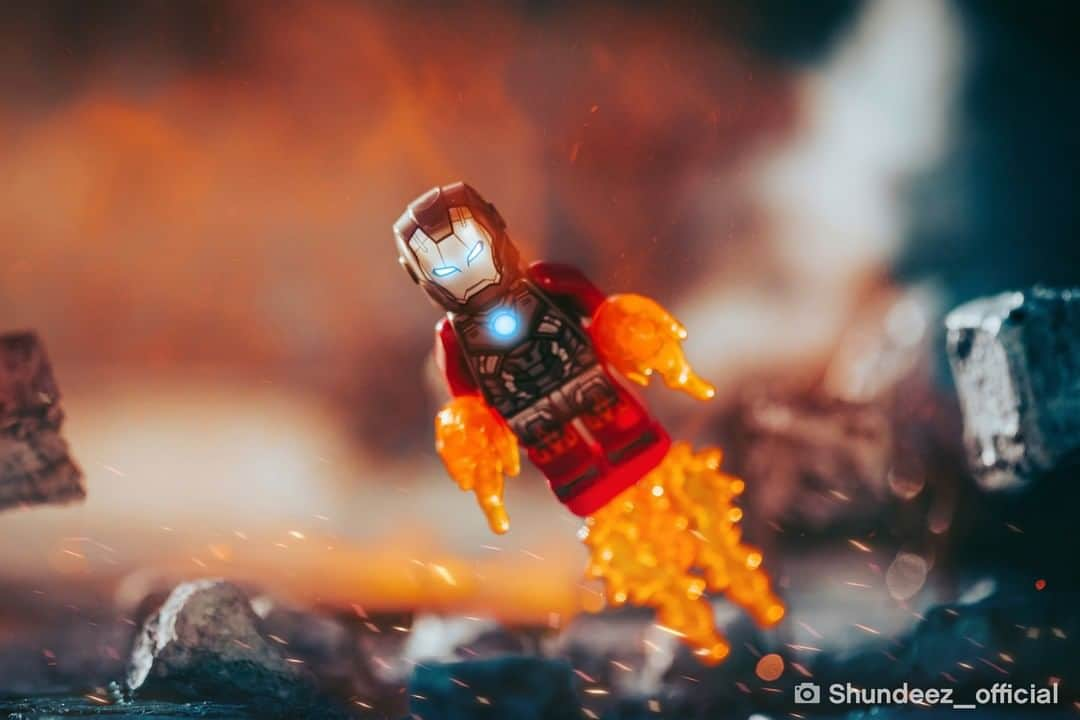 LEGOさんのインスタグラム写真 - (LEGOInstagram)「Heroes, villains and a spectacular headquarters. The battle for Avengers Tower is on. #LEGOMarvel 📸 @shundeez_official  and @minifiguresadventures  from @brickcentral @marvel」12月3日 21時00分 - lego