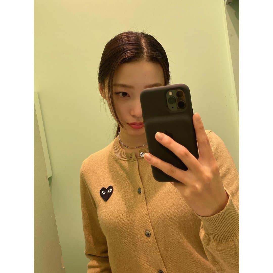 江田友莉亜のインスタグラム：「comme des garcons 🖤」