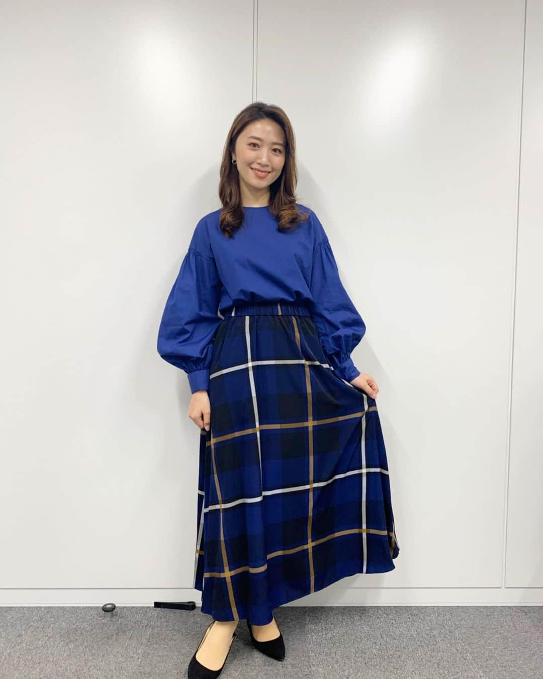 小山愛理のインスタグラム：「. 昨日放送のNEXT company ブルーの衣装でした💙 年内はラスト！ また来月もよろしくお願いします！  #BS11」