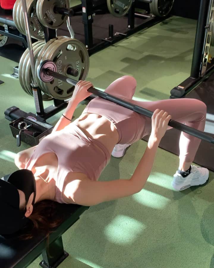 YOUのインスタグラム：「ヒップスラスト🏋🏽‍♀️🍑  キュッと上がったヘルシーな“美尻”を作る！！！ 垂れたお尻はキライ🤯🍑🤯🍑  @torque24fit」