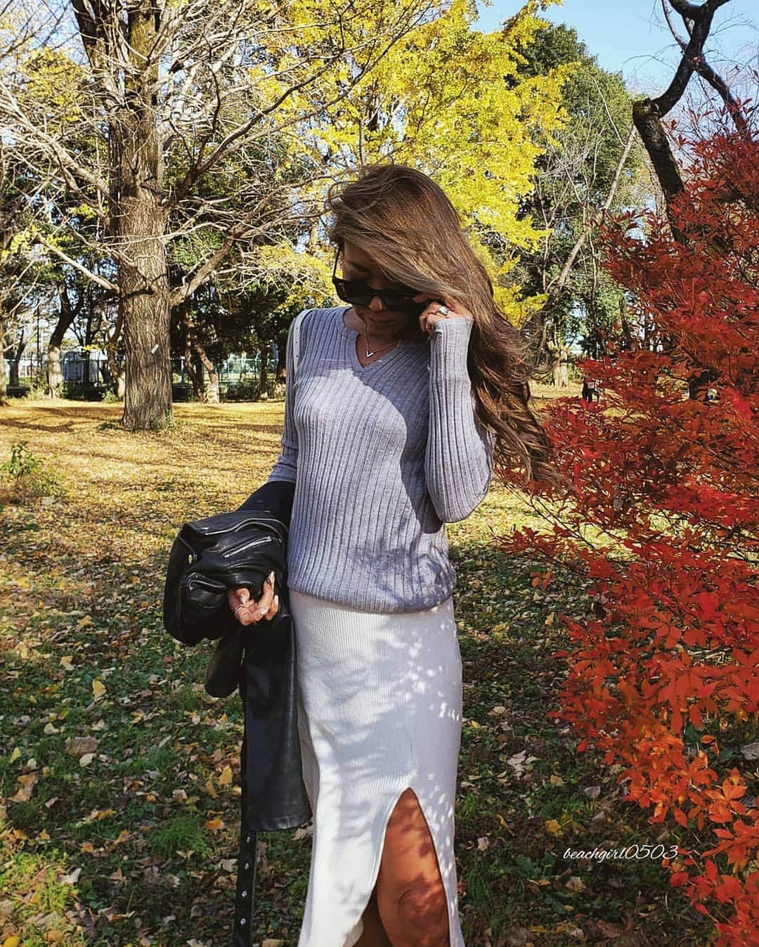 𝑵𝒐𝒓𝒊のインスタグラム：「. . . @lagemme_ のリブニットが プチプラなのに優秀ちゃん👏 . . . デザインは4タイプあって カラバリも豊富👍 着心地もいいし、シルエットもキレイに見せてくれるよ🤭 . . . . ￥2,380と元々お値段も可愛いのに クーポンコード【 lageat2106 】で 12/15まで半額でGETできちゃうよ😍 春先にも使えるし、あたしもイロチGETしちゃお🎶 . . . . #PR #lagemme #ootd #coordinate #fashion #instafashion #autumnfashion #style  #公式lagemme #ラジェム #プチプラ #秋冬コーデ #大人コーデ #ラジェムコーデ #リブニット #ベーシックニット #ニットコーデ #スリムニット #大人女子 #大人可愛い #公園 #休日 #紅葉  #スナップミー #秋 #コーデ #コーディネート #ファッション #快晴 #ファッションスナップ」