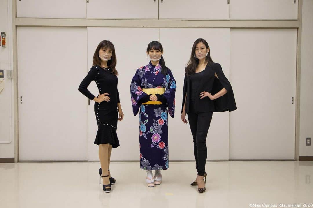 仲間由依のインスタグラム：「ファイナルイベントに向けて ビューティーグレースの先生方にラストのウォーキングレッスン をしていただきました〜👏🏻 まだまだウォーキングは試行錯誤中ですが、姿勢を意識して歩けるようになったのかなぁと思います！ 岩田さおり先生、一ノ瀬ジュリア先生ありがとうございました  http://beautygrace.co.jp/ #ビューティーグレース#beautygrace#ウォーキング講師 #ウォーキングレッスン#コンテスト対策レッスン#ステージ演出#ウォーキングパフォーマー#和装家パフォーマー#マナー#センスアップ#開運セルフマネージメント#ボディマネージメント#オンラインレッスン#講師育成#資格取得#ランウェイ#ランウェイモデル#モデルウォーク#モデルウォーキング#岩田さおり#一ノ瀬ジュリア#姿勢改善#姿勢美人#猫背改善#反り腰#ミスキャンパス立命館#立命館大学#ミスコン#ミスコンファイナリスト #ファイナリスト」