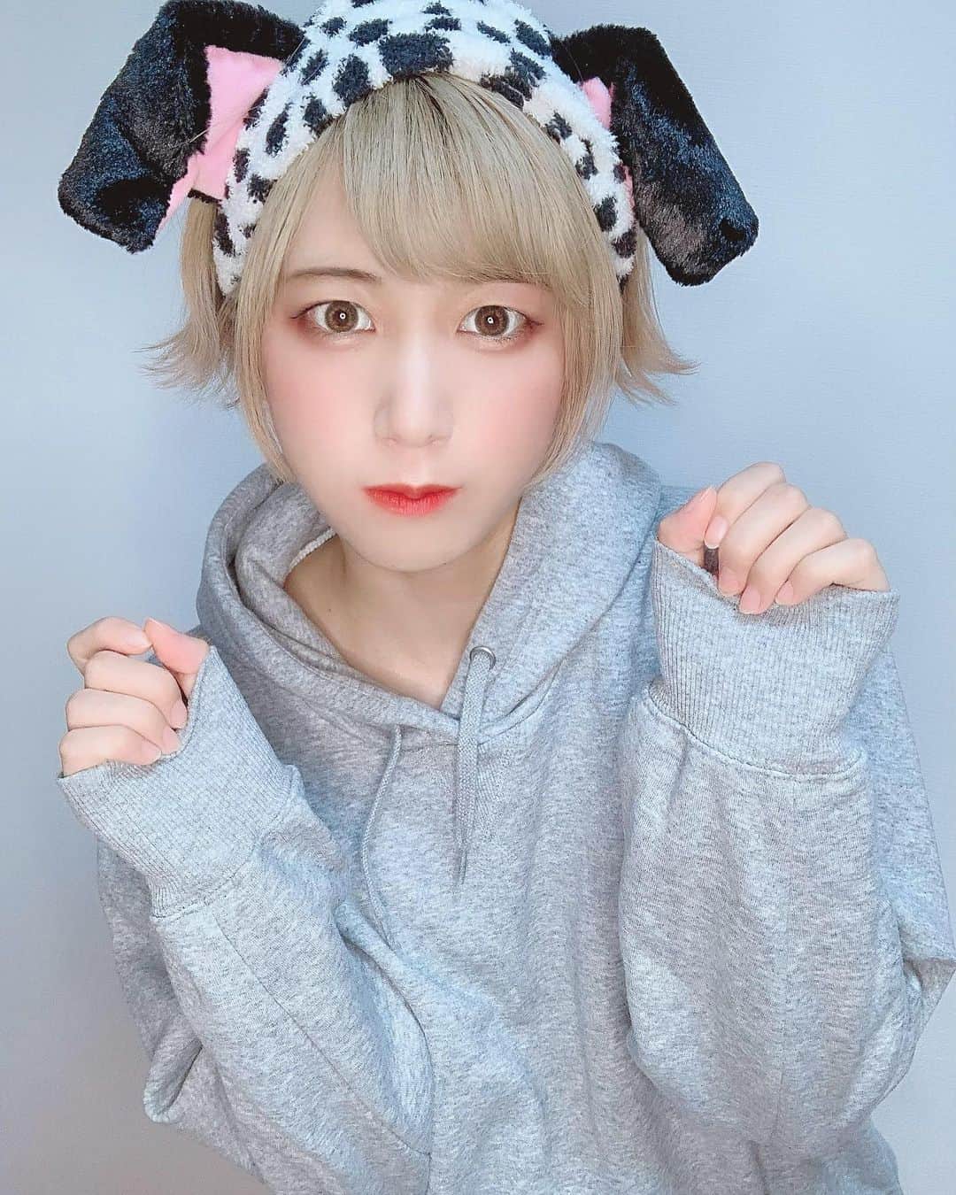 美羽えりのインスタグラム：「マイペースに TikTokとInstagramほぼ毎日更新 がんばります(๑˃̵ᴗ˂̵)و ♥️.*˚ . みんなのいいね♡ コメント、シェアなど！ 反応があるとがんばれると思うので 応援よろしくお願いします♪+ﾟ(*’v`*)💕」