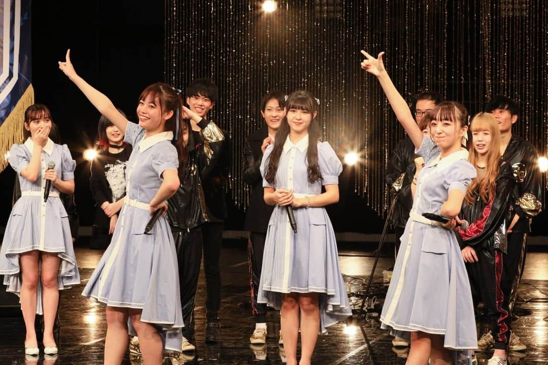 テレビ東京「青春高校３年C組」のインスタグラム：「先日行われた 青春高校3年C組オンラインLIVE  presented by OPEN HOUSE🎪 アーカイブで是非お楽しみください✨ ん？この踊りは😆 青春高校３年Ｃ組HPのオンライン公演 からチケット購入できます😘 ⚠️購入は2020/12/28(月) 23:59 まで ⚠️視聴は2020/12/29(月) 23:59 まで  #openhouse　 #オンラインライブ #青春高校3年C組」