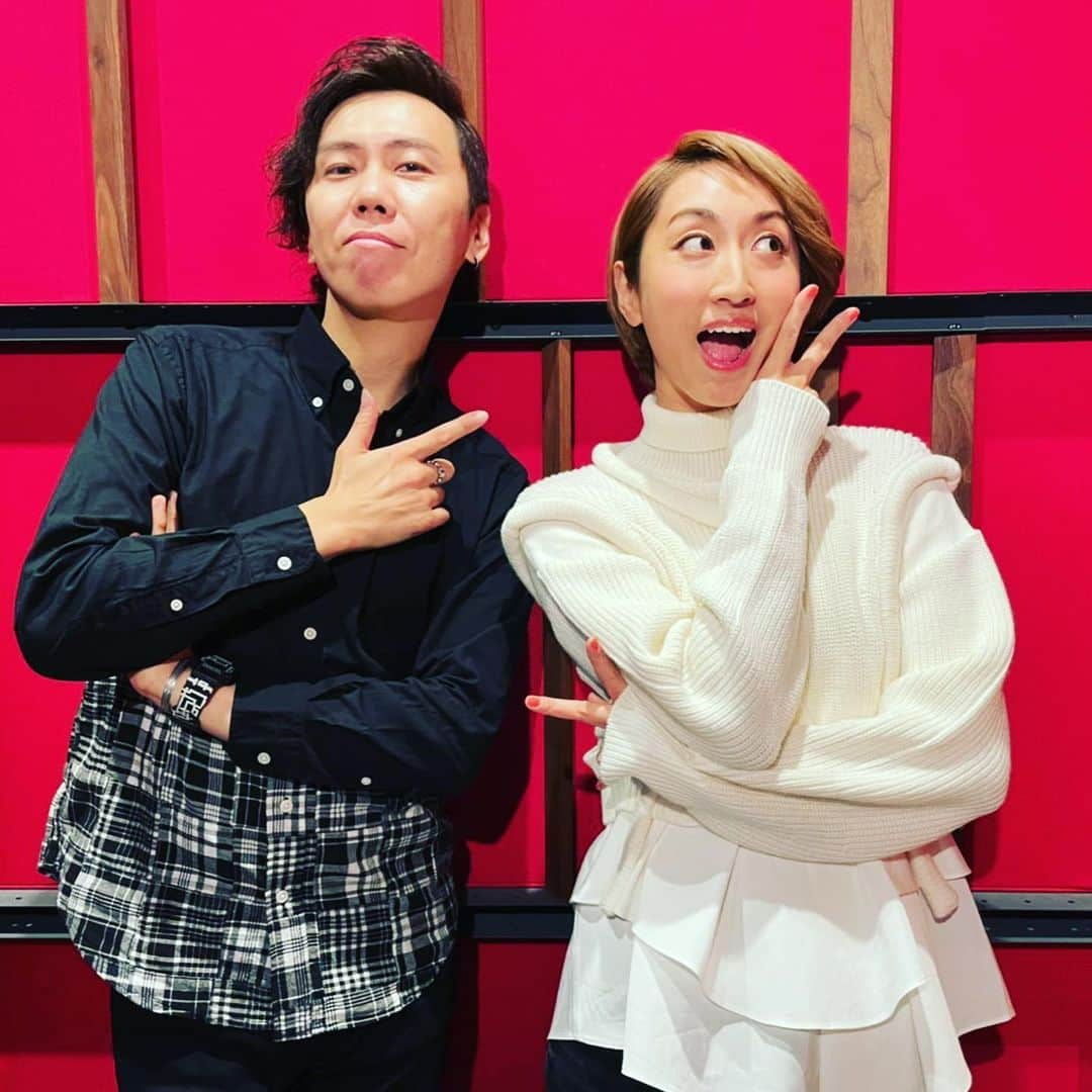 Ms.OOJAさんのインスタグラム写真 - (Ms.OOJAInstagram)「12月から Ms.OOJA YouTube channelで 「流しのOOJA〜令和song covers」として Ms.OOJAのカバーするの令和ソングが毎週土曜日18時に1曲ずつ合計4曲アップされます✨✨  流しのOOJA〜ということで全幅の信頼のスーパーギタリスト、アッキーのギター一本でお届けします。  今週は12/5の18時に1曲目が解禁✨✨  超ヒットのあの曲です。すごく難しかったけど、めちゃくちゃ良い曲で歌ってて楽しかったです。  何を歌うのか楽しみにしててね！  #msooja #cover #令和　#song #youtube」12月3日 21時25分 - msoojafaith