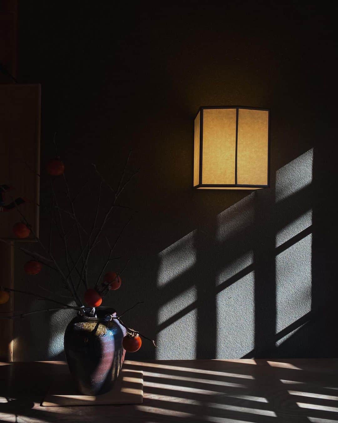 黒石奈央子さんのインスタグラム写真 - (黒石奈央子Instagram)「京都は宝泉へ  リコー曰く世界一のわらび餅を食べに。  趣のあるお庭の前で素敵なお店でした。  #宝泉院 #宝泉わらび餅 #わらび餅」12月3日 21時27分 - blackstone705