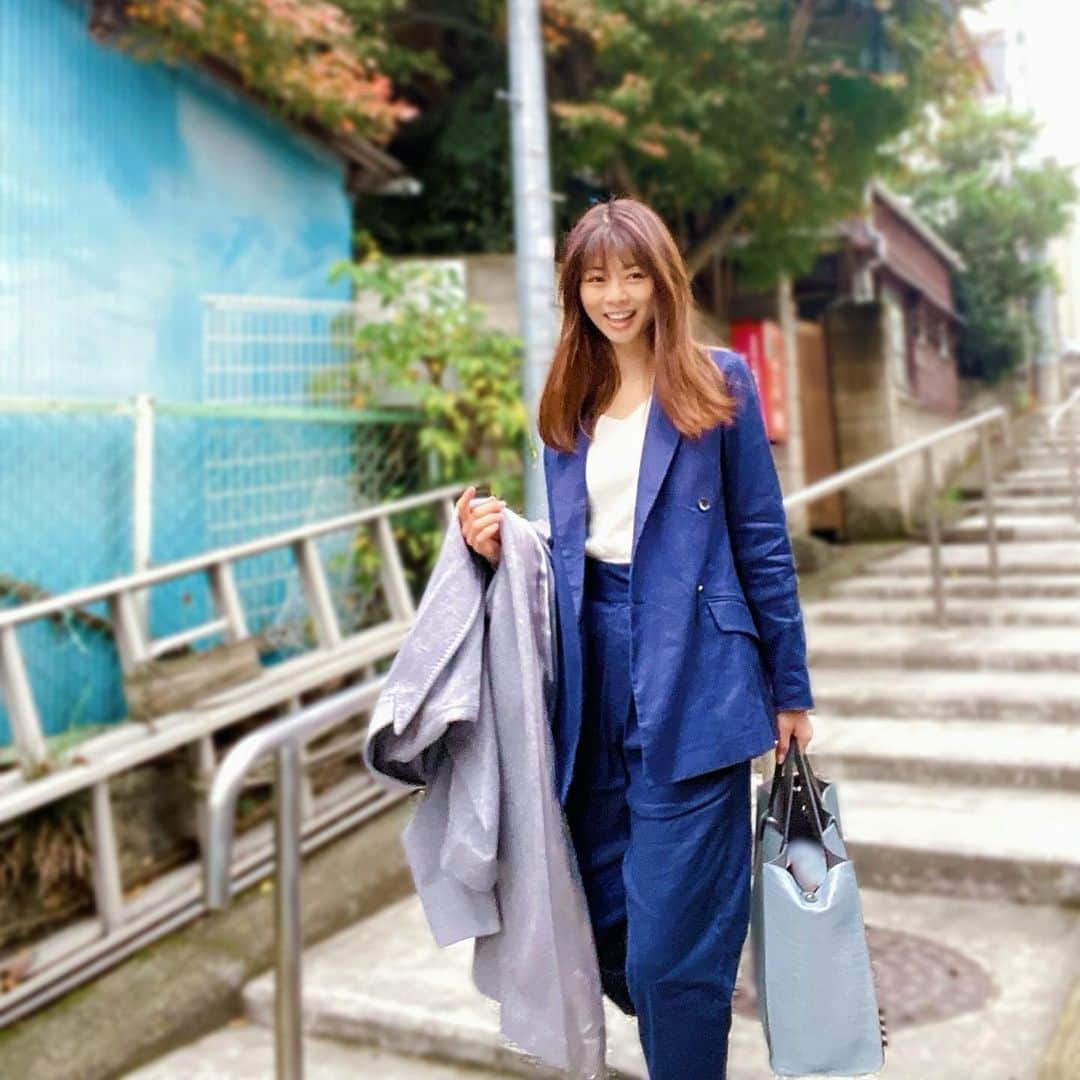のインスタグラム：「ネイビー×グレーの気分でした😊  セットアップ @uncrave_official  コート @maxmara  bag @manilagraceofficial  @pdst.jp   #ootd  #えれな」