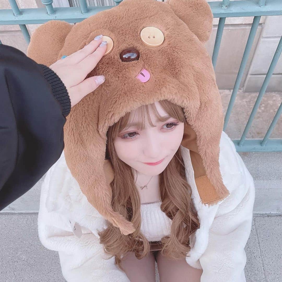 田口未彩のインスタグラム：「🐻  なでなでされるん好き、照れちゃう  #ユニバ　#ユニバコーデ　#usj #ミニオン　#ティム　#ティムコーデ」
