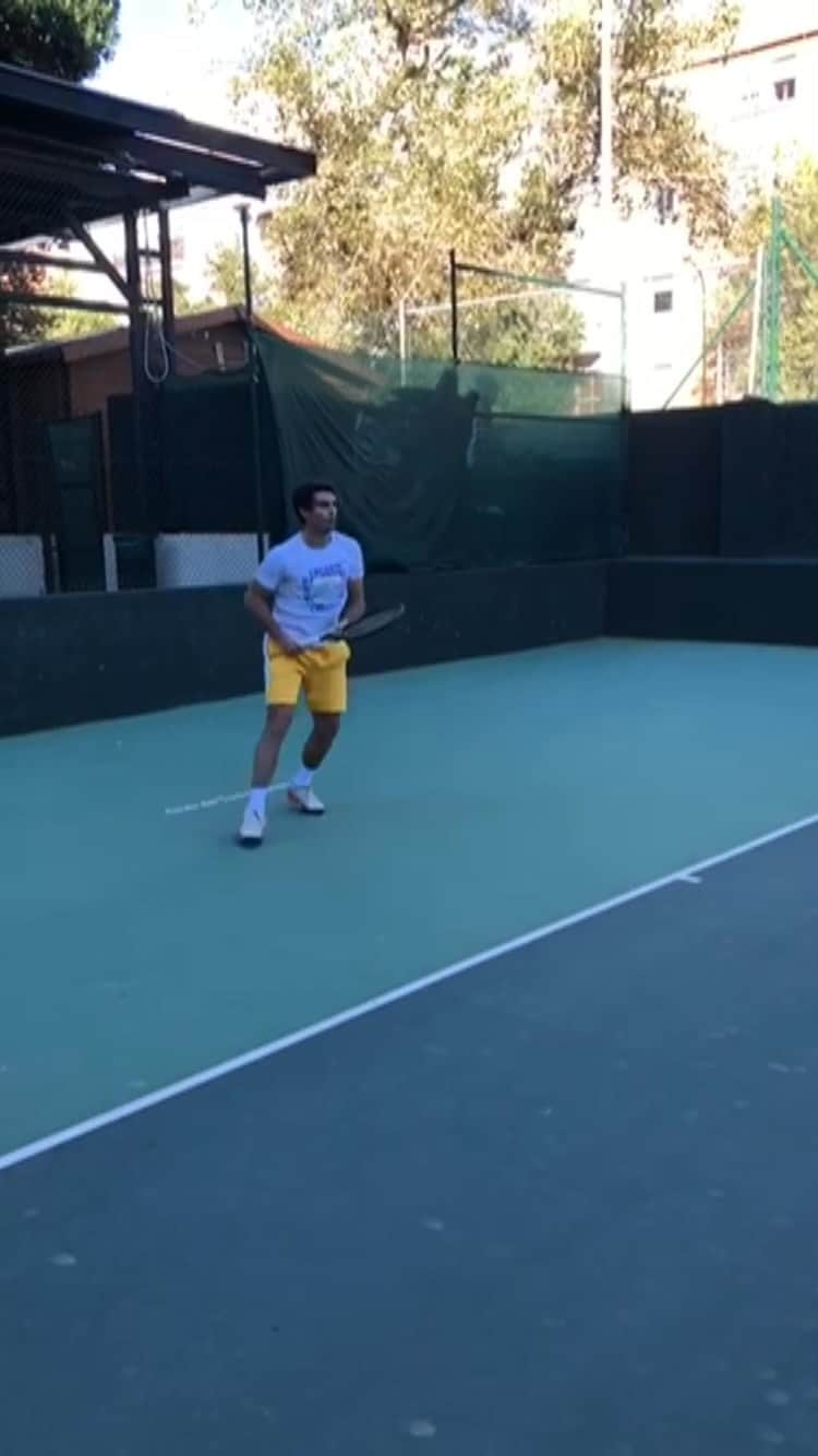 パブロ・アンドゥハルのインスタグラム：「No hay que perder la forma! Objetivo: 2021 🎾  #tenis #practice」