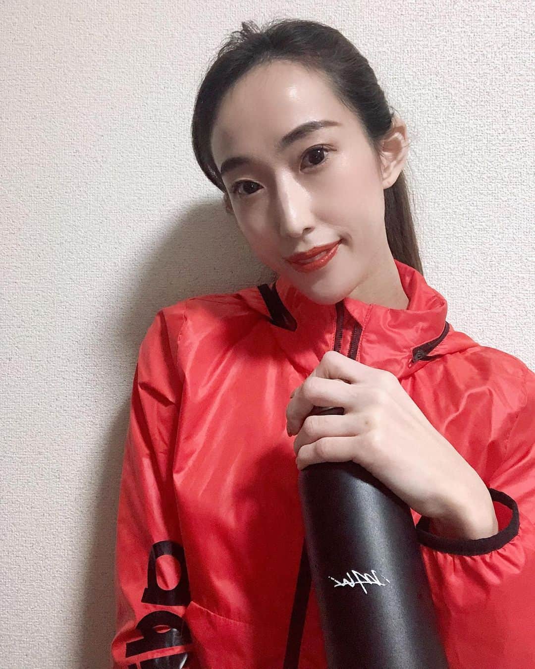 近藤夏奈のインスタグラム：「﻿ ﻿ ﻿ 久しぶりにランニングしてちょっと﻿ 疲れてます。🏃‍♀️笑﻿ ﻿ ﻿ 明日も午後5時から7時🕔﻿ #ウメダFMbehappy789﻿ 2時間生放送です🙋‍♀️💗﻿ ﻿ ﻿ 明日のメッセージテーマは💌﻿ あなたにとっての『今年の流行語大賞』です✌︎﻿ ﻿ ﻿ 今週、火曜日に今年の流行語大賞が発表﻿ されましたね🖌﻿ 今年の大賞は『三密』🥺🥺﻿ ﻿ ﻿ ⚫︎今年、あなたがよく使った言葉﻿ ⚫︎周りで流行っていた言葉！などなど！﻿ あなたにとっての流行語大賞は何ですか？﻿ ﻿ ﻿ 今聴きたい曲と共に、メッセージおまちしてます💌﻿ .﻿ .﻿ ﻿ #ウメダFM#ラジオ#エフエムキタ#生放送﻿ #ラジオパーソナリティー #リポーター#梅田」