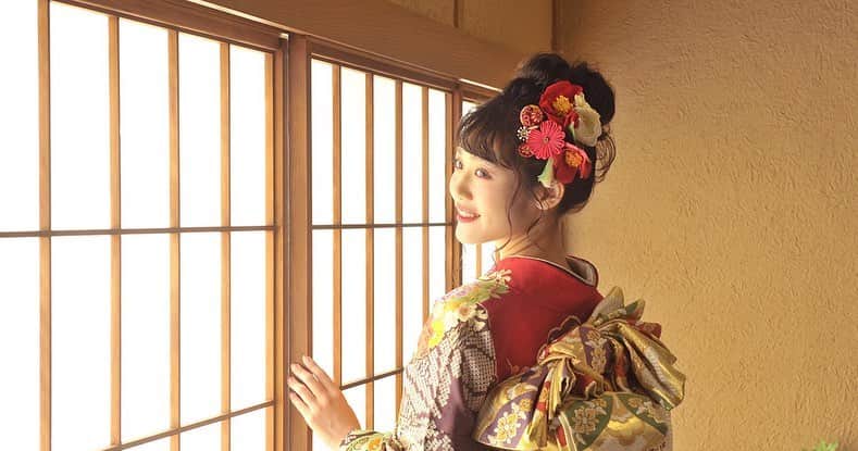 仲間由依のインスタグラム：「【#SISUI 】 SISUI さんには、たくさんの種類の振袖や袴がありますヾ(●´∇｀●)ﾉ 成人式や卒業式の振袖・袴をレンタルする方は是非SISUI さん へ〜!  #ミスキャンパス立命館2020#MCR2020 #立命館#立命館大学#京都#女子大生 #ミスキャン#ミスコン#ファイナリスト #シスイ#sisuiはかま #袴レンタル#卒業式#成人式#前撮り#着物ヘア#着物アレンジ」